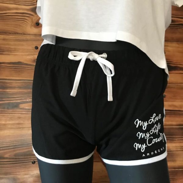 short retro femme black white